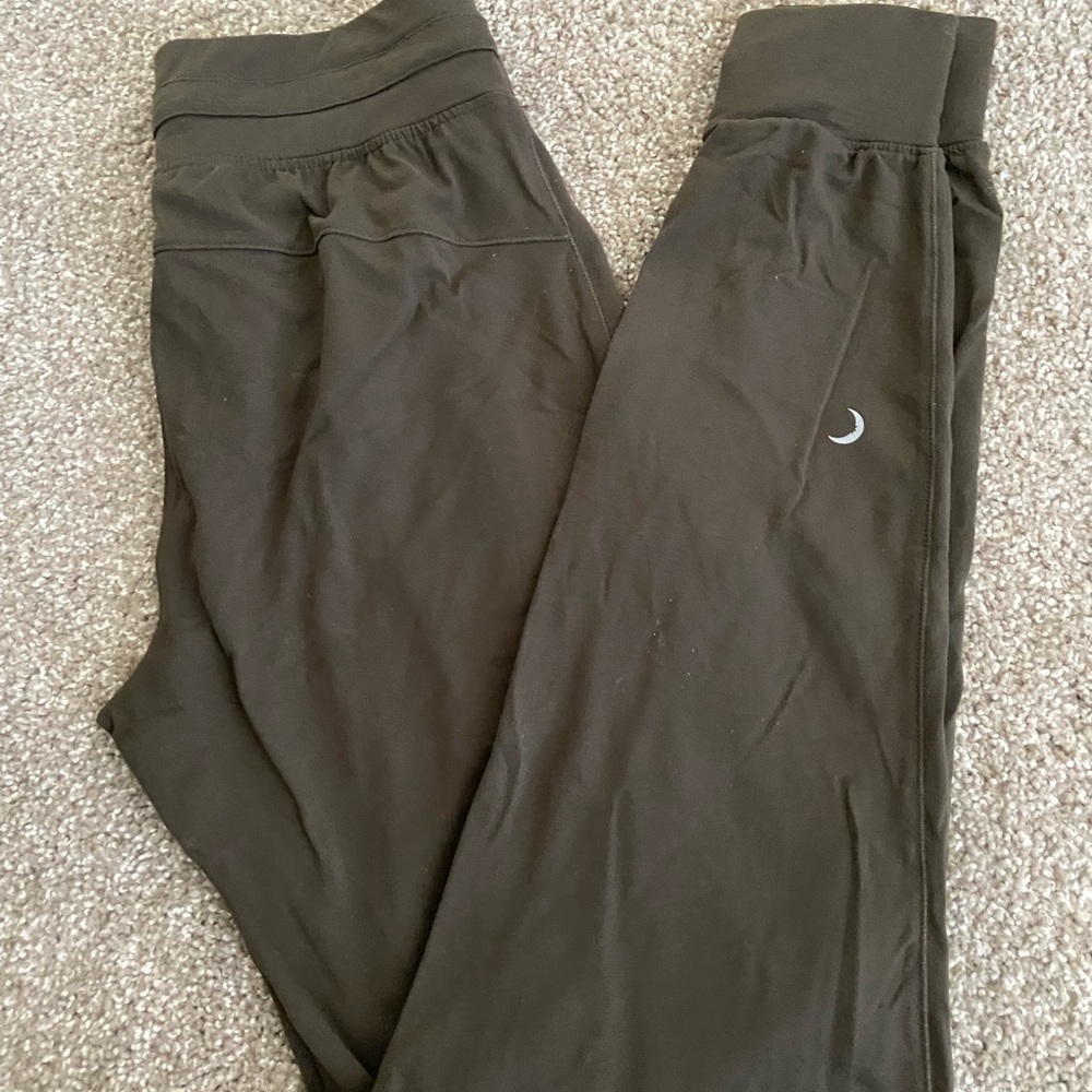 Zyia olive ascend joggers